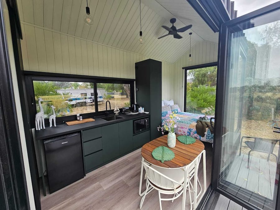 Cabin, 1 Queen Bed, Hill View, Mountainside | Free WiFi, bed sheets