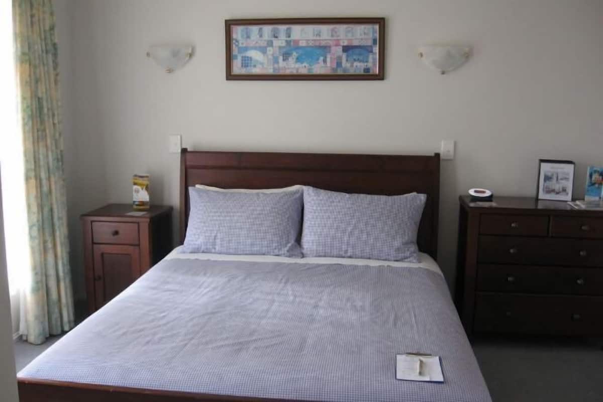 Blackout drapes, iron/ironing board, free WiFi, bed sheets