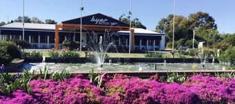 Byer Fountain Motor Inn, Holbrook