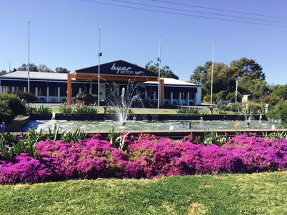 Byer Fountain Motor Inn, Holbrook