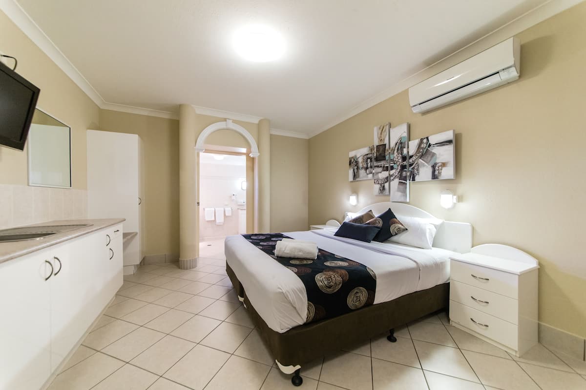 Standardzimmer, Nichtraucher, Kochnische (Spa Suite) | Bügeleisen/Bügelbrett, kostenloses WLAN, Bettwäsche