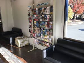 Lobby sitting area - Red Cedars Motel (Watson)