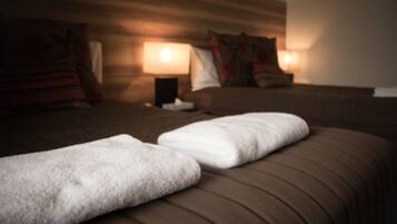 Standard Room, Balcony (Twin Room) | Seterika/papan seterika, Wi-fi percuma, cadar katil
