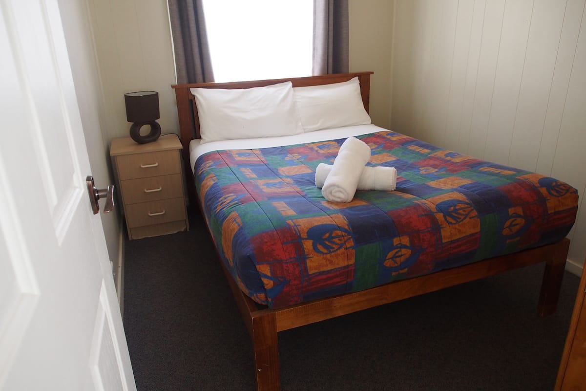 Standard Suite, Multiple Bedrooms, Kitchen (House 1) | Bed sheets
