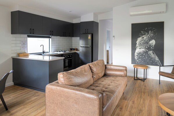 Deluxe Villa, 3 Bedrooms, 2 Bathrooms, River View | Living area | TV, DVD player - Porepunkah Pines Holiday Park (Porepunkah)