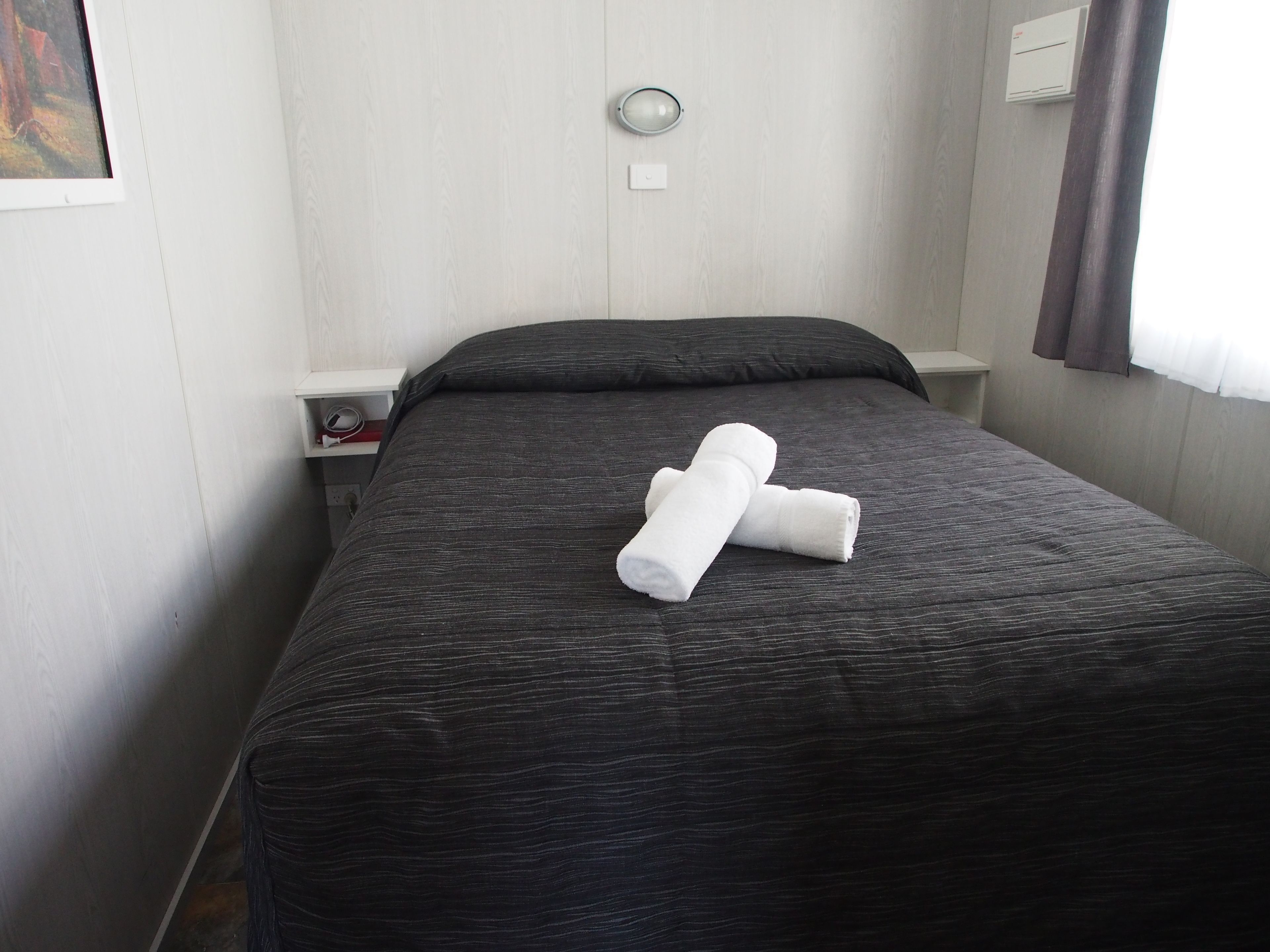 Superior Cabin, Non Smoking, Kitchen (Superior Two Brm Cabin) | Bed sheets