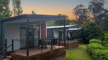 Deluxe Villa, 3 Bedrooms, 2 Bathrooms, River View | Teres/patio