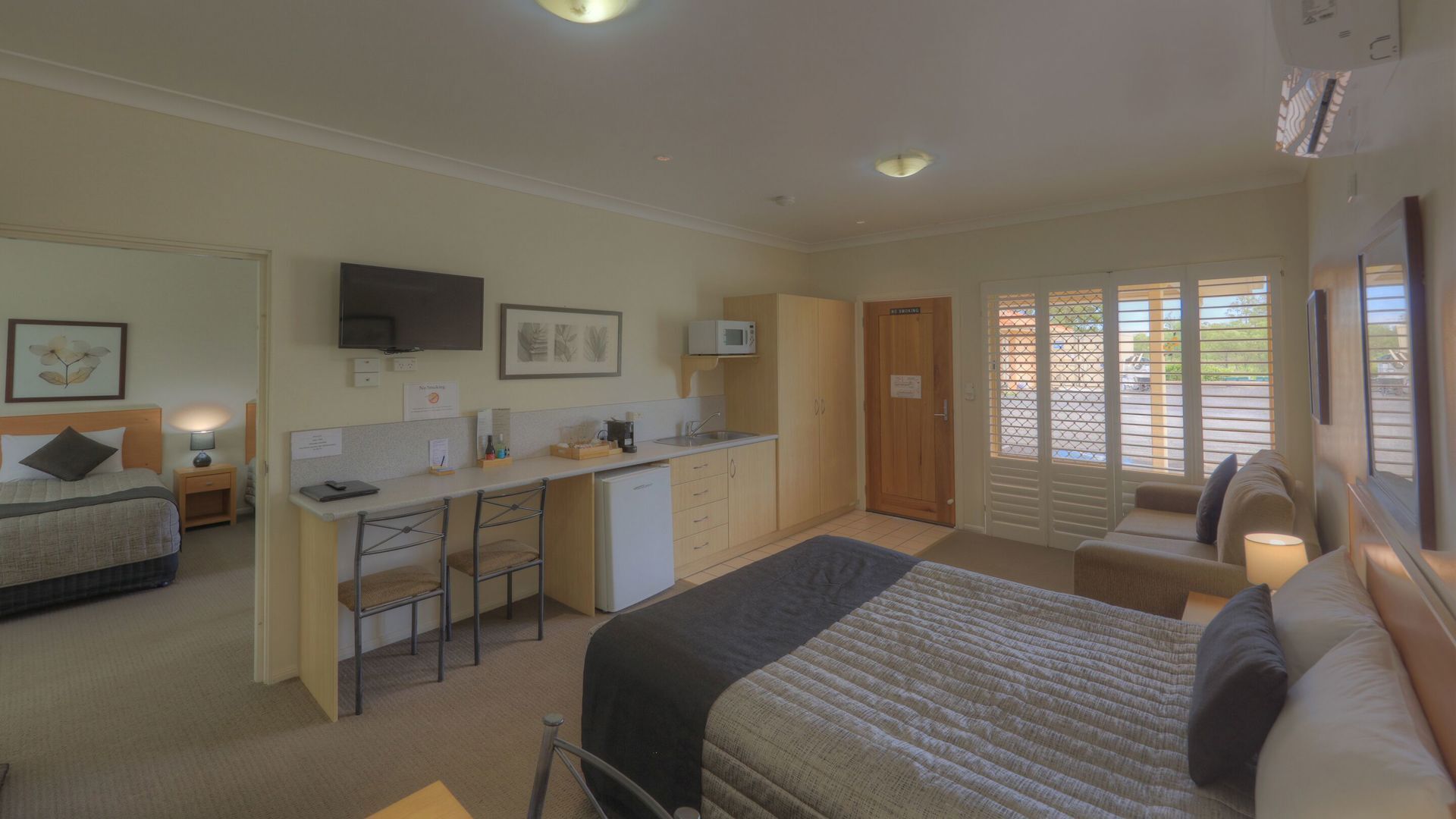 Minibar, desk, soundproofing, iron/ironing board