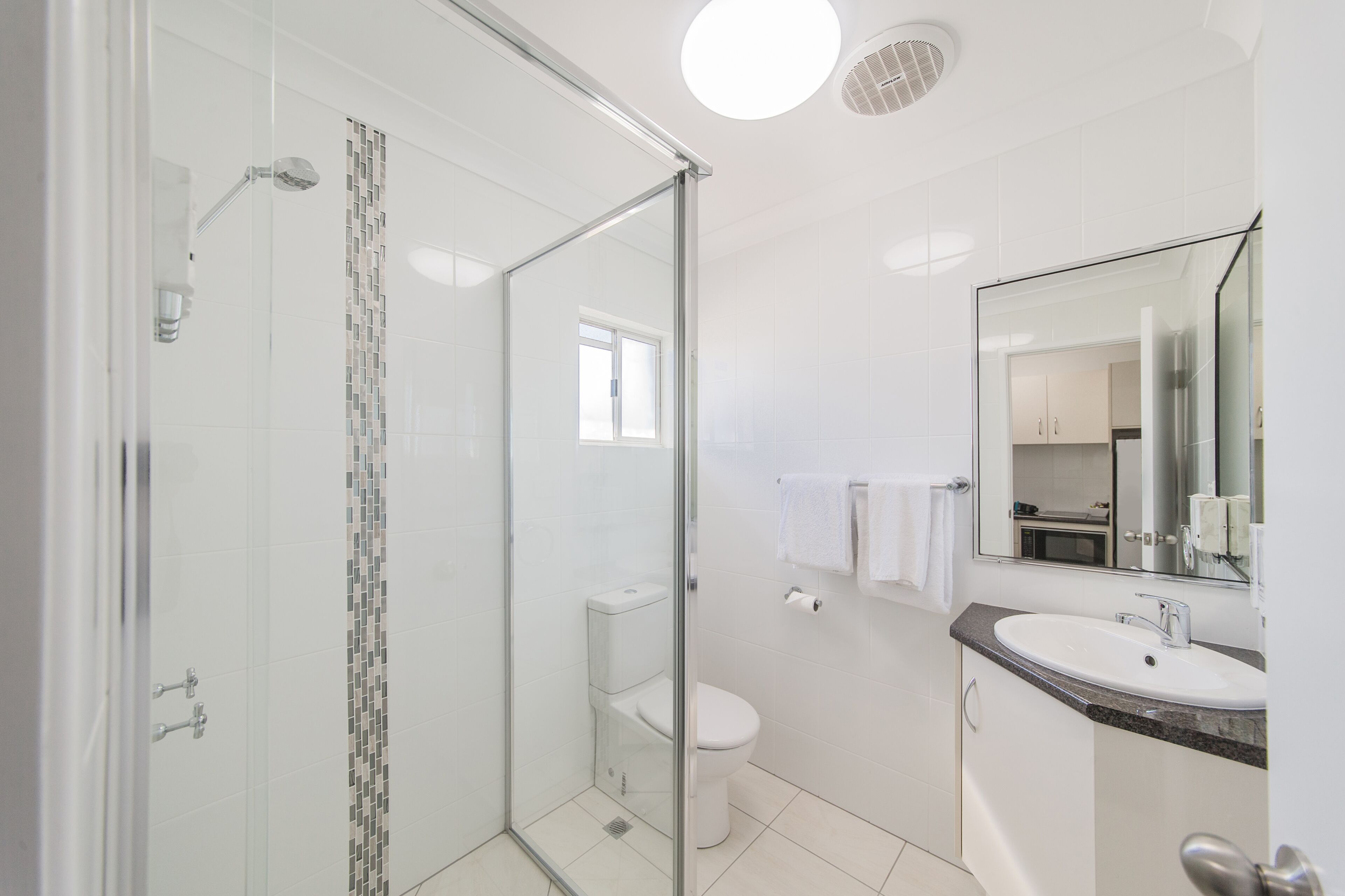 Classic-Suite, 2 Schlafzimmer, Kochnische | Badezimmer | Dusche, Handtücher