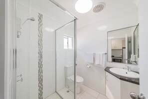 Classic Suite, 2 Bedrooms, Kitchenette | Bathroom