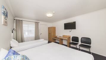 Executive-rum - 1 sovrum - utsikt mot poolen | Sängtillbehör av högsta kvalitet och memory foam-madrasser