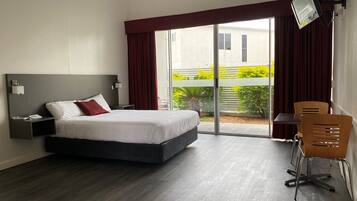 Pet Friendly Queen Room | 1 bedroom, premium bedding, in-room safe, desk