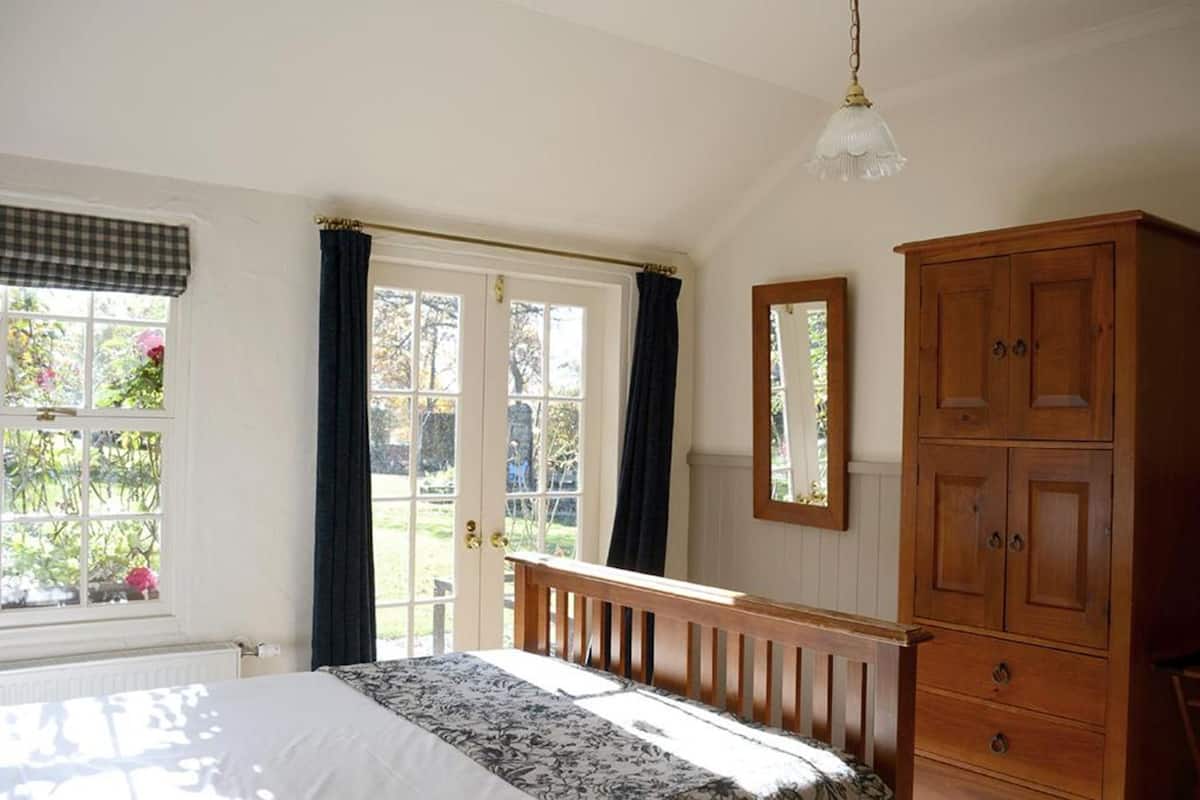 standard room, 1 king bed | 1 bedroom, bed sheets