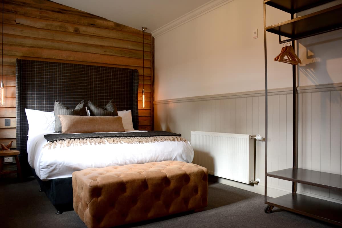 premium room, 1 king bed | 1 bedroom, bed sheets