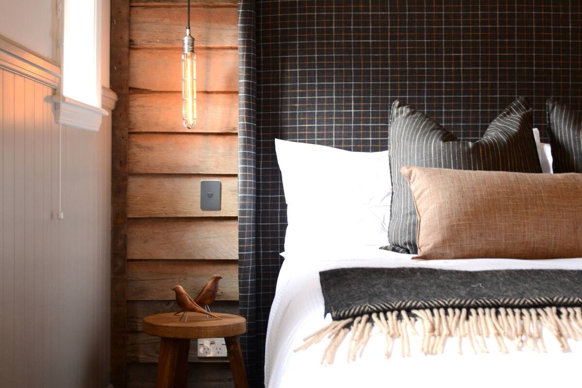 Travel cot, bed sheets