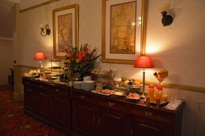 Buffet - Bli Bli House Riverside Retreat (Diddillibah)