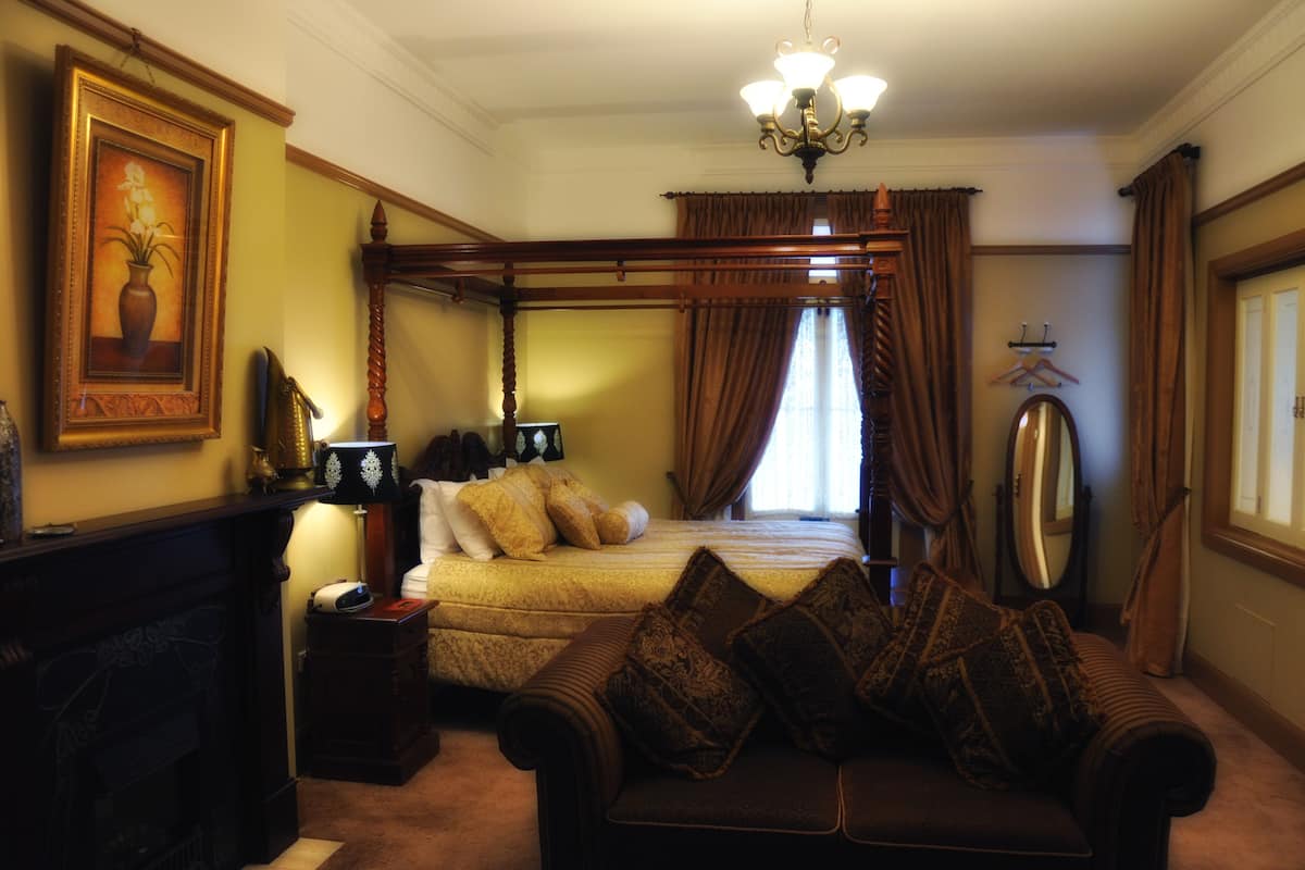 Suite, 1 kingsize bed, bubbelbad, uitzicht op rivier | Lakens van Egyptisch katoen, luxe beddengoed, donzen dekbedden