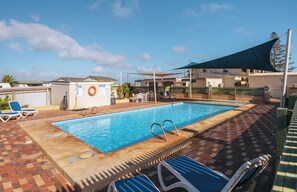 Outdoor pool - Belair Gardens Caravan Park (West End)
