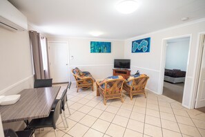 Deluxe Chalet, 2 Bedrooms, Non Smoking, Kitchen | Living area - Belair Gardens Caravan Park (West End)
