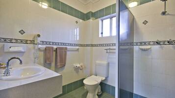 Queen Room 3 | Bathroom