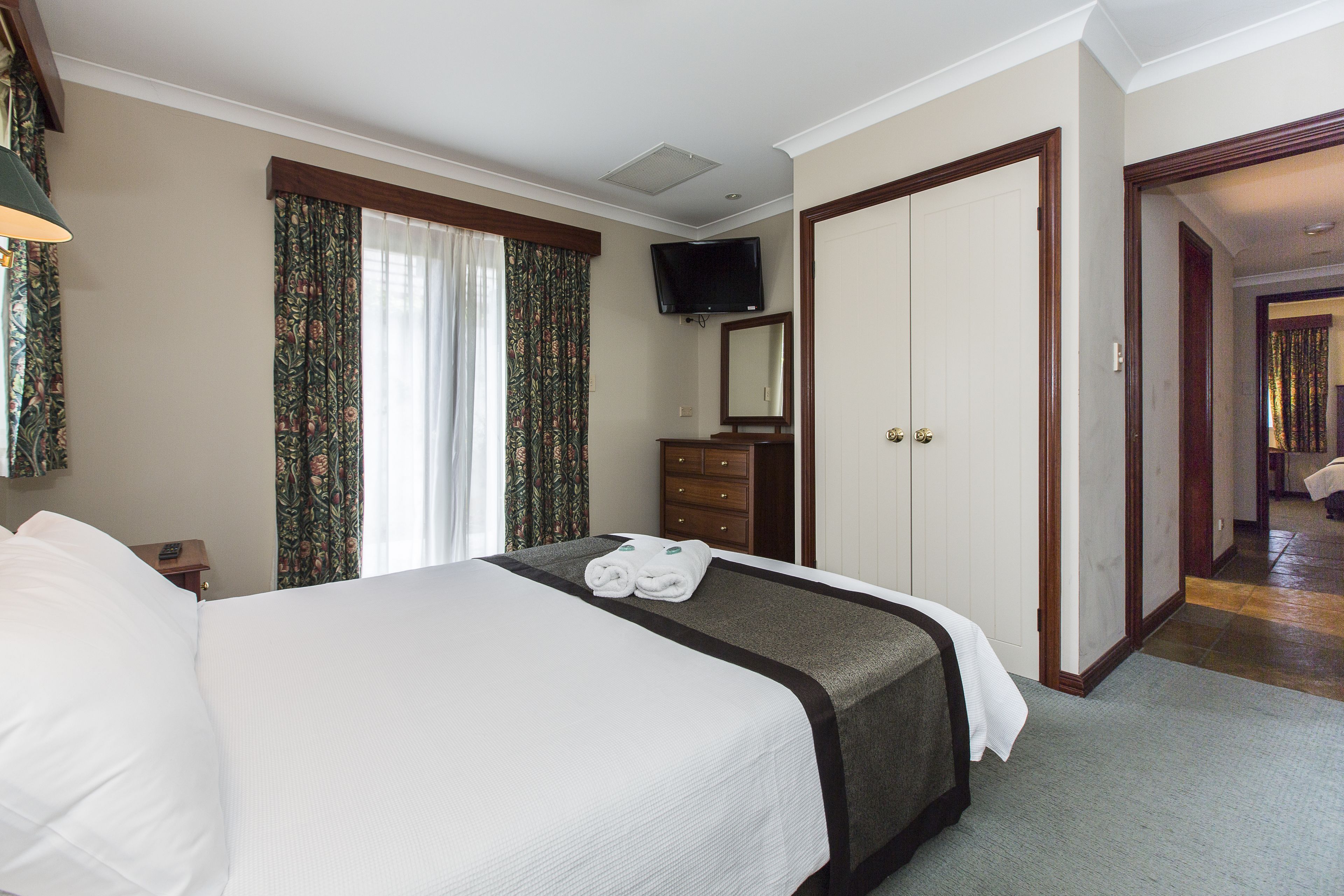 deluxe 2 bedroom villa | iron/ironing board, bed sheets, wheelchair access