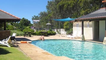 Alberca al aire libre por temporada