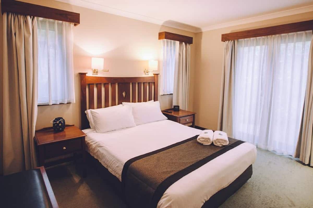 iron/ironing board, bed sheets, wheelchair access