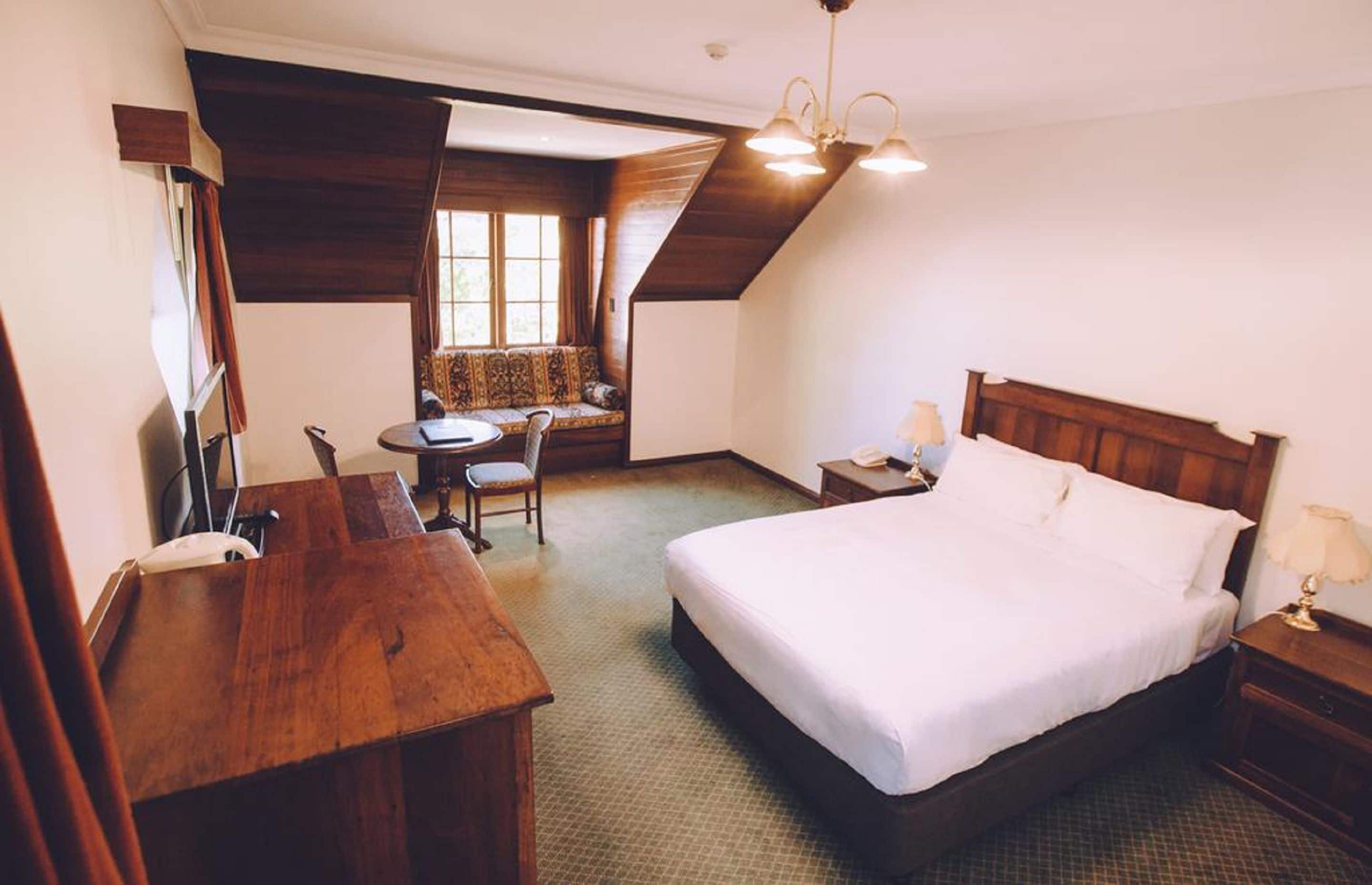 queen pub room (room above pub) | iron/ironing board, bed sheets, wheelchair access