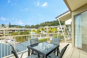 Standard Apartment, 2 Bedrooms | Balkoni