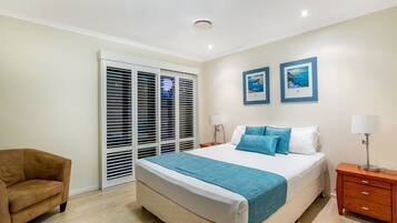 Superior Penthouse, 3 Bedrooms | Individually furnished, iron/ironing board, cots/infant beds, free WiFi