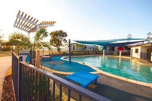 Outdoor pool - Caloundra Waterfront Holiday Park (Caloundra)