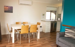 Suite familiare, 2 camere da letto, non fumatori, cucina (Banksia Family Villa ) | Pasti in camera