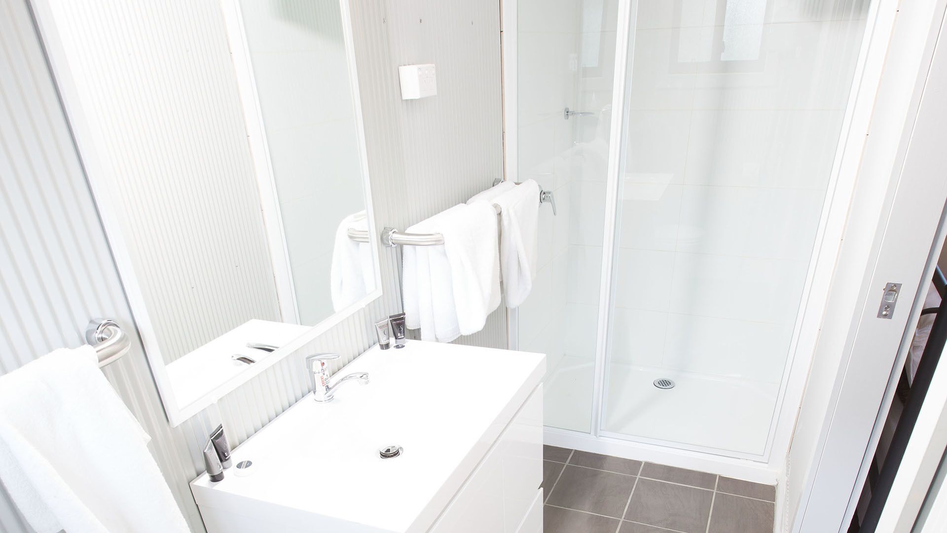 Bathroom | Free toiletries, towels