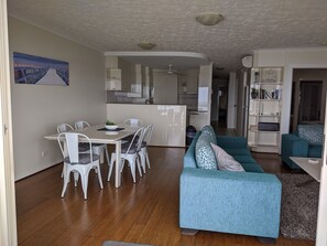 3 Bedroom Ocean View | ห้องรับประทานอาหาร
