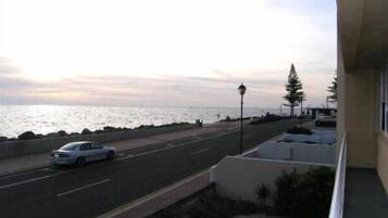 Căn hộ Tiêu chuẩn, 2 phòng ngủ, không hút thuốc, bếp (BEACHFRONT 3 STAR) | Quang cảnh từ phòng