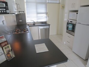 Departamento estándar, para no fumadores, cocina (2br unit, 3 STAR) | Cocina privada