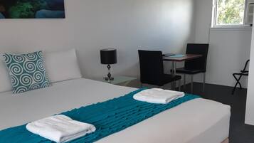 Standard Room, 1 Queen Bed