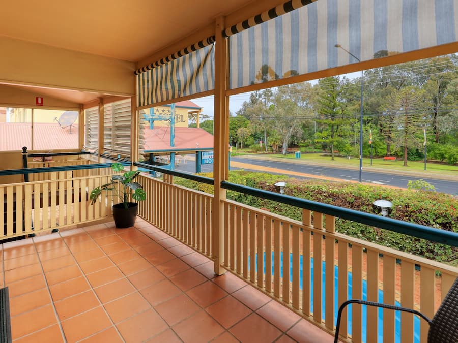 Executive Suite, Non Smoking, Kitchenette (Executive King Suite) | Balcony