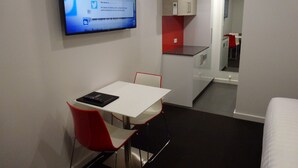 Kamar Deluks | Area keluarga | TV LCD dan pemutar DVD