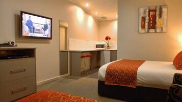 Superior Suite (Queen) | Premium bedding, pillow-top beds, iron/ironing board, free WiFi