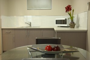 冰箱、茶具/咖啡用具、电热水壶