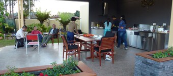 Golden Chain Tower Motor Inn