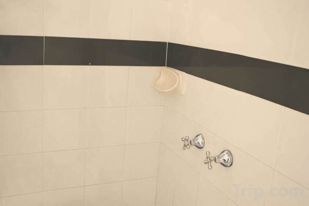 Single Room with Shared Bathroom