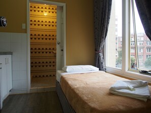 Standard Single Ensuite Room | Desk, iron/ironing board, free WiFi, bed sheets - Central Private Hotel (Surry Hills)