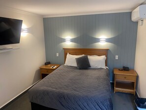 Standard Studio, 1 Queen Bed, Non Smoking, Kitchenette (Standard Studio) | Iron/ironing board, free WiFi, bed sheets