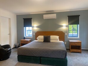 スタジオ (Twin) | アイロン / アイロン台、WiFi (無料)、ベッドシーツ