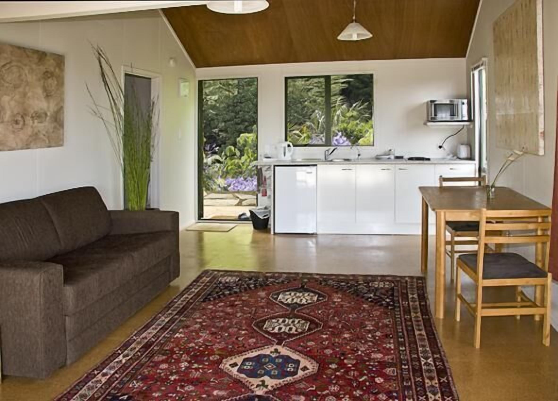 Standard Suite, 1 Bedroom, Non Smoking, Kitchenette (Cottage) | Living area