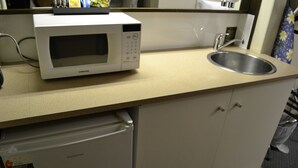 Large Family Room | Room amenity - Corio Bay Motel (Corio)