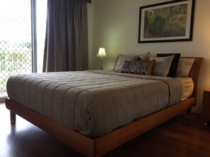 Iron/ironing board, rollaway beds, WiFi, bed sheets - Pelican Cove (Biggera Waters)
