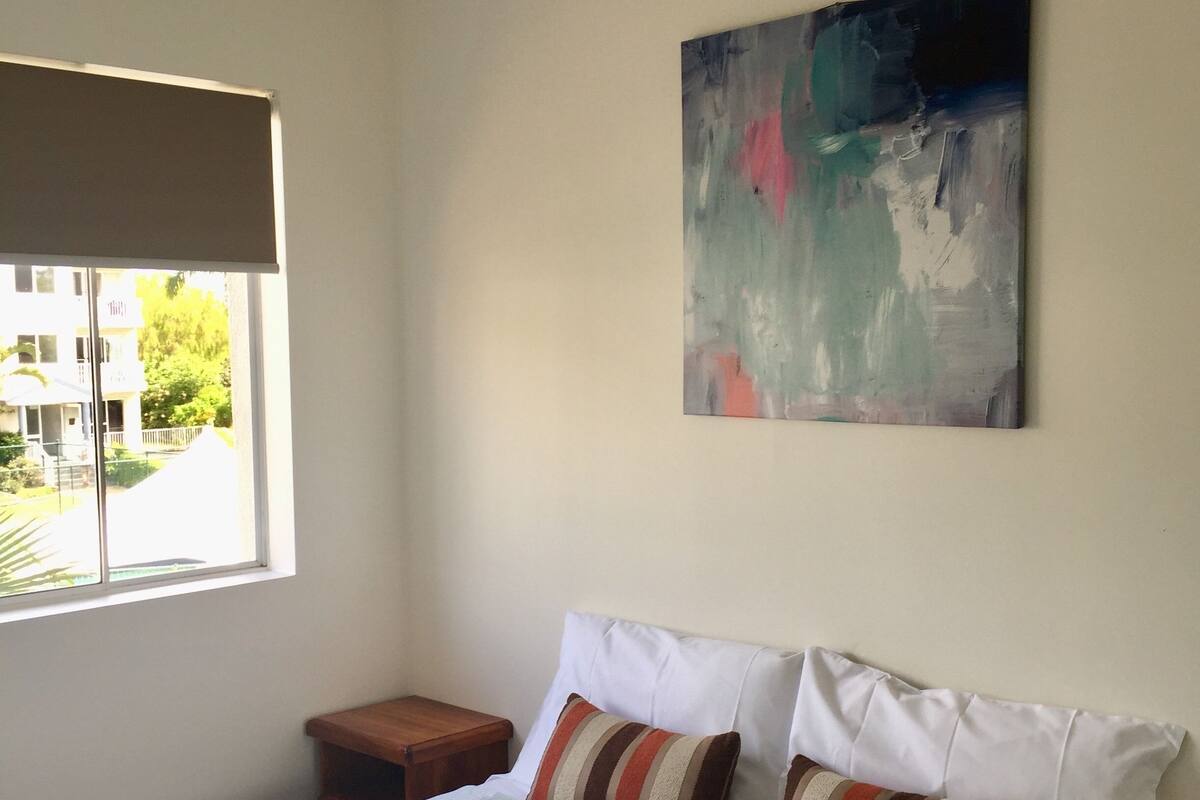 Iron/ironing board, rollaway beds, WiFi, bed sheets